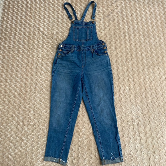 Universal thread Women 8 Denim Overalls classic bib-front adjustable strap
